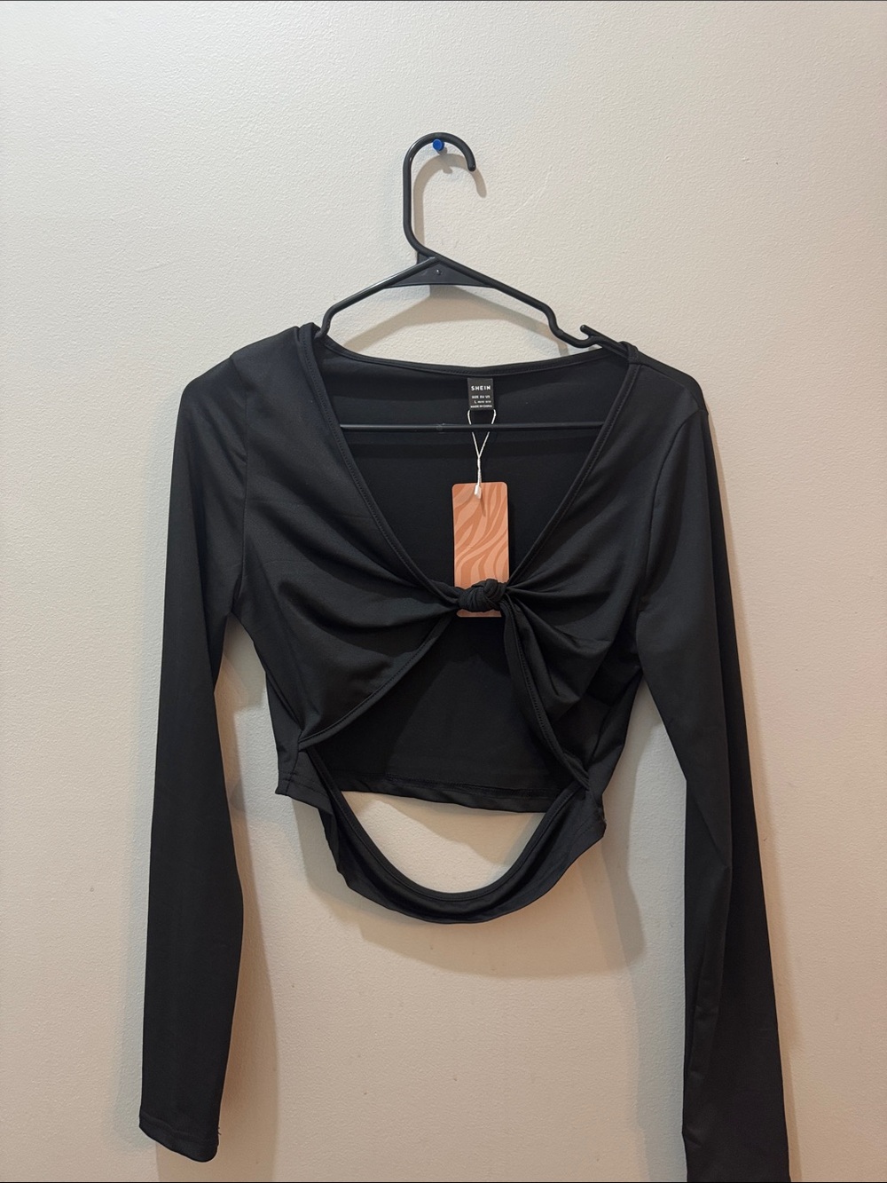 SHEIN Black Long-Sleeve Twist Front Crop Top